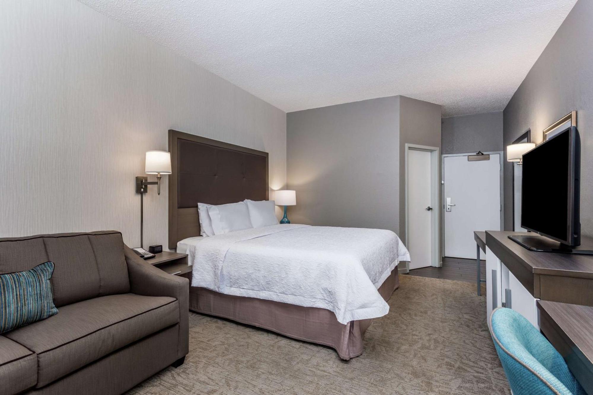 Hampton Inn Milwaukee Airport Exterior photo