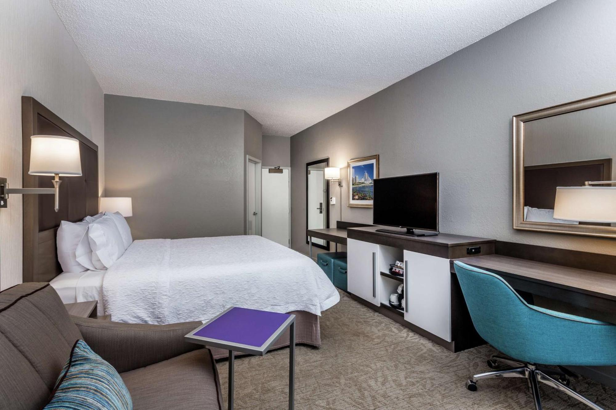 Hampton Inn Milwaukee Airport Exterior photo