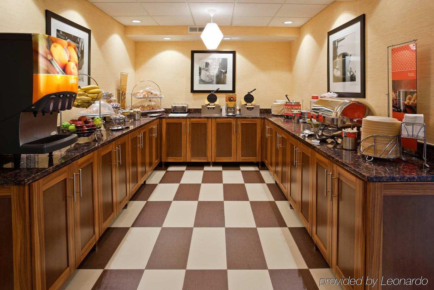 Hampton Inn Milwaukee Airport Restaurant photo