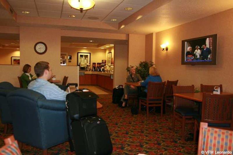 Hampton Inn Milwaukee Airport Interior photo